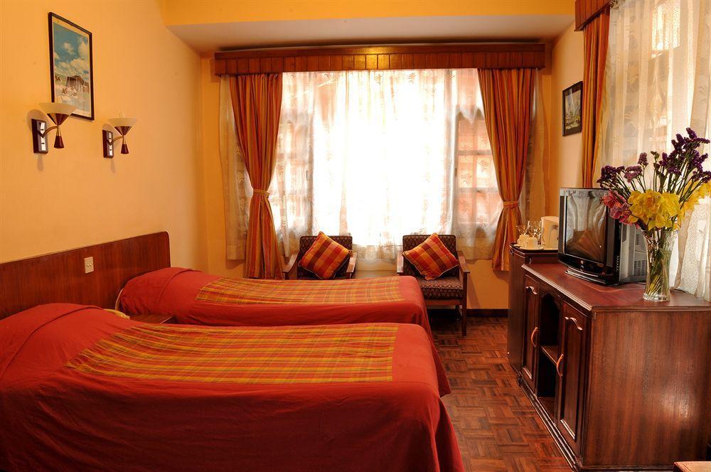Hotel Excelsior Катманду Екстер'єр фото