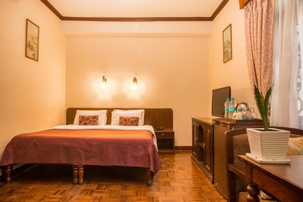 Hotel Excelsior Катманду Екстер'єр фото