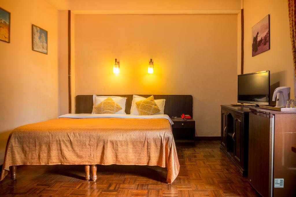 Hotel Excelsior Катманду Екстер'єр фото