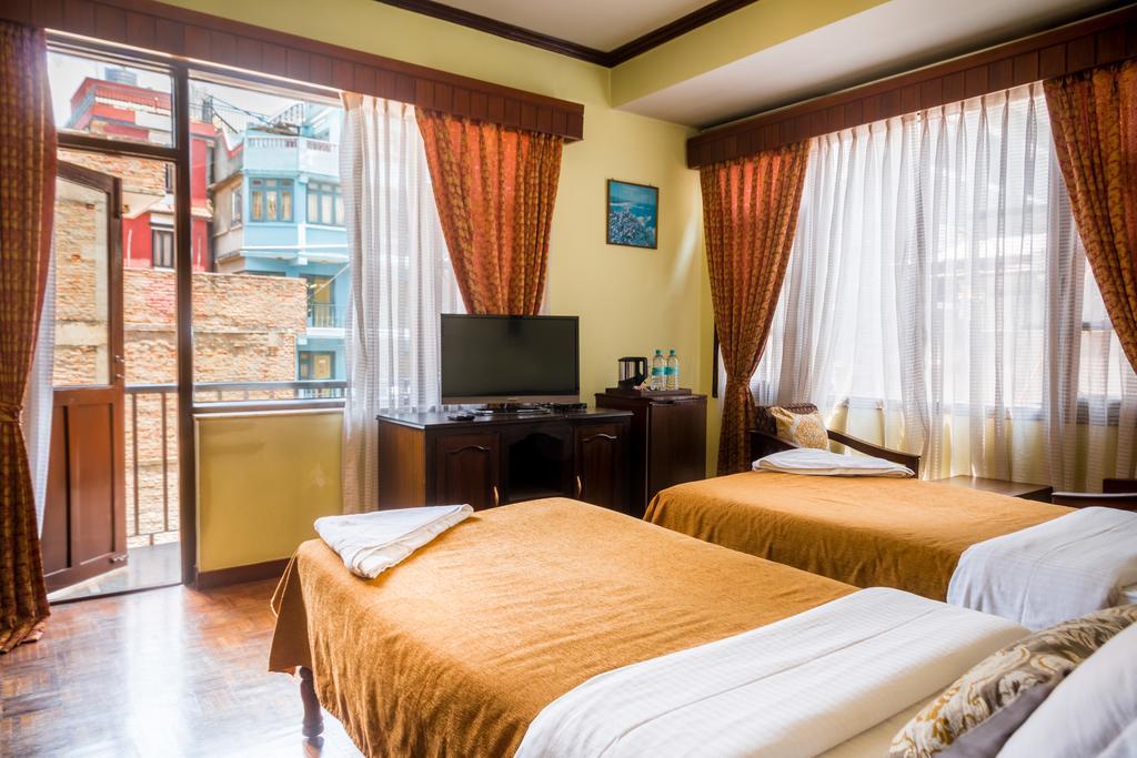 Hotel Excelsior Катманду Екстер'єр фото