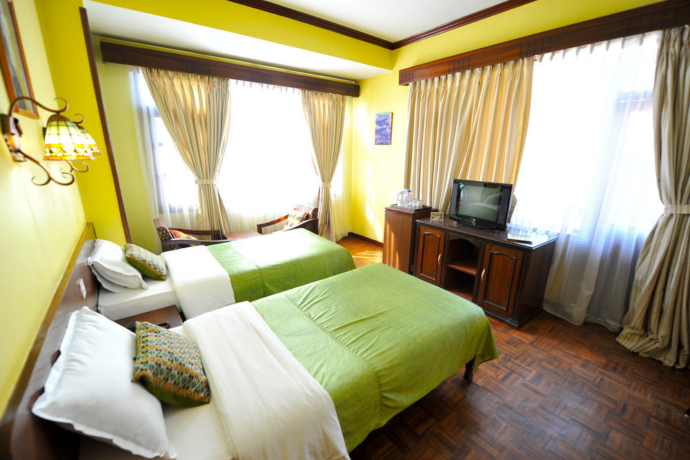 Hotel Excelsior Катманду Екстер'єр фото