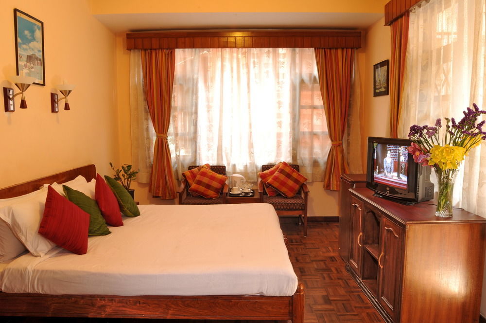 Hotel Excelsior Катманду Екстер'єр фото
