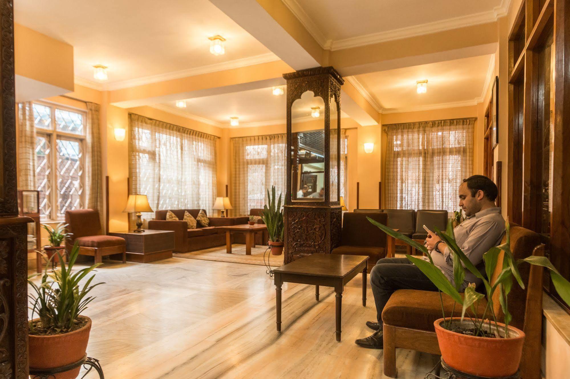 Hotel Excelsior Катманду Екстер'єр фото