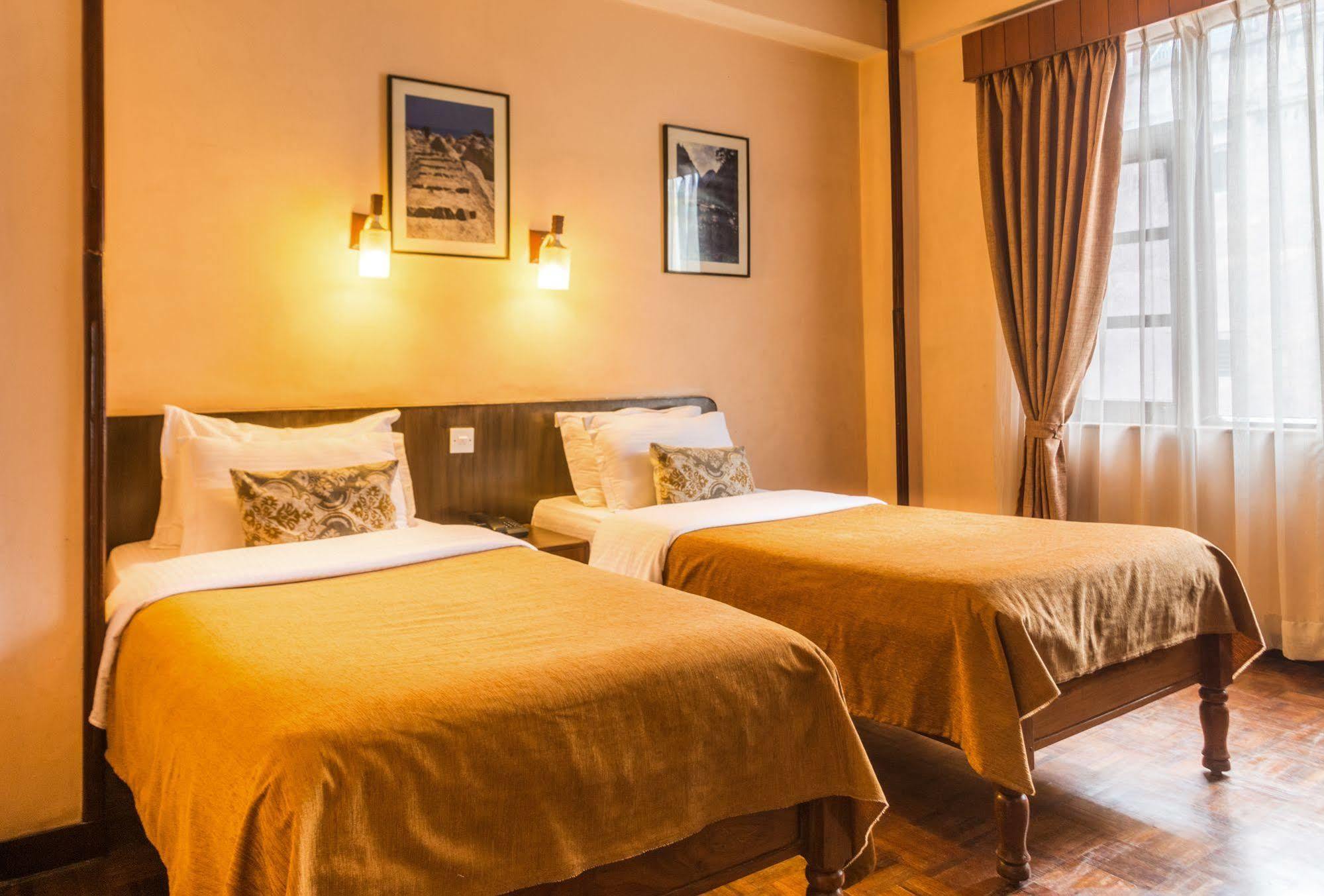 Hotel Excelsior Катманду Екстер'єр фото