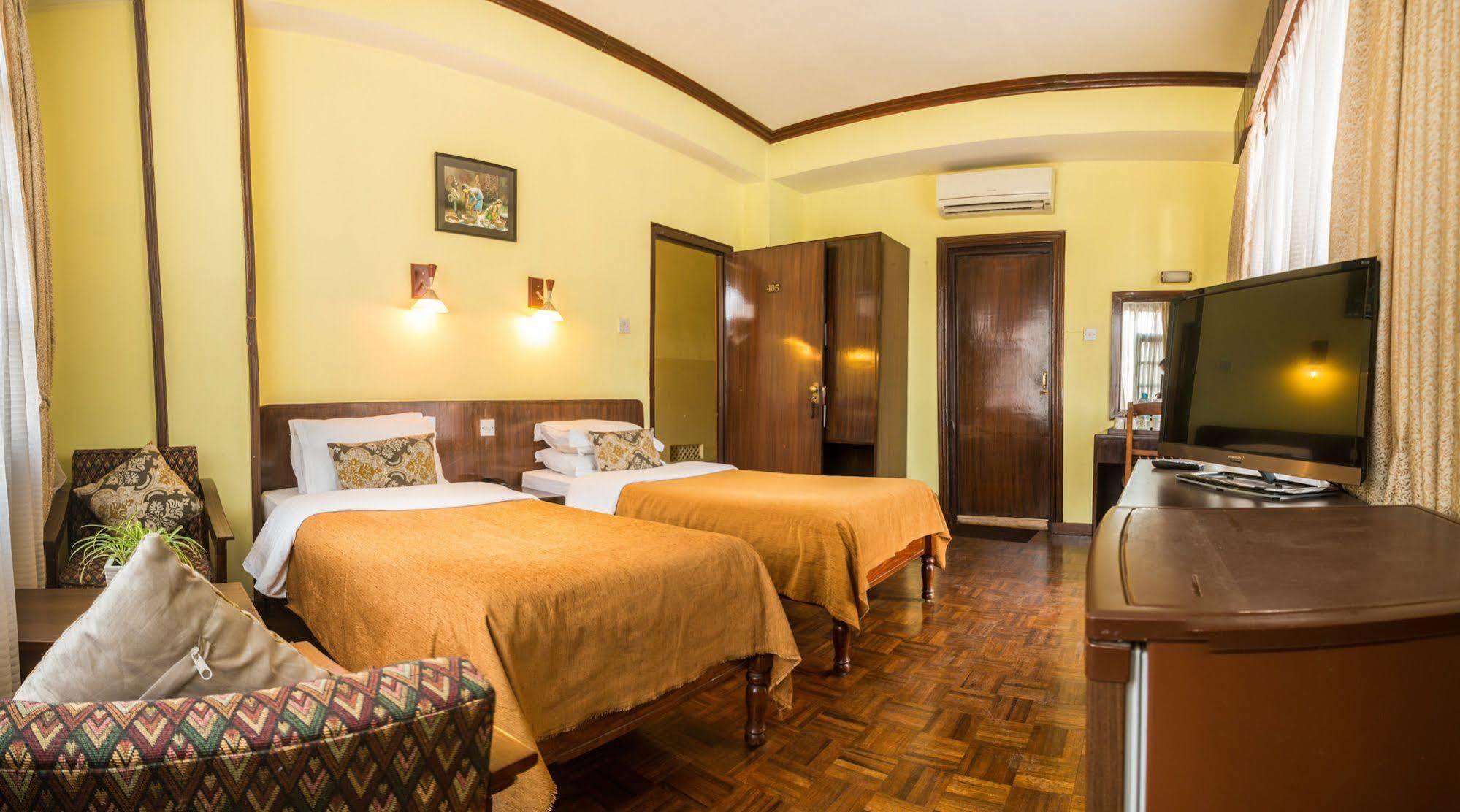 Hotel Excelsior Катманду Екстер'єр фото