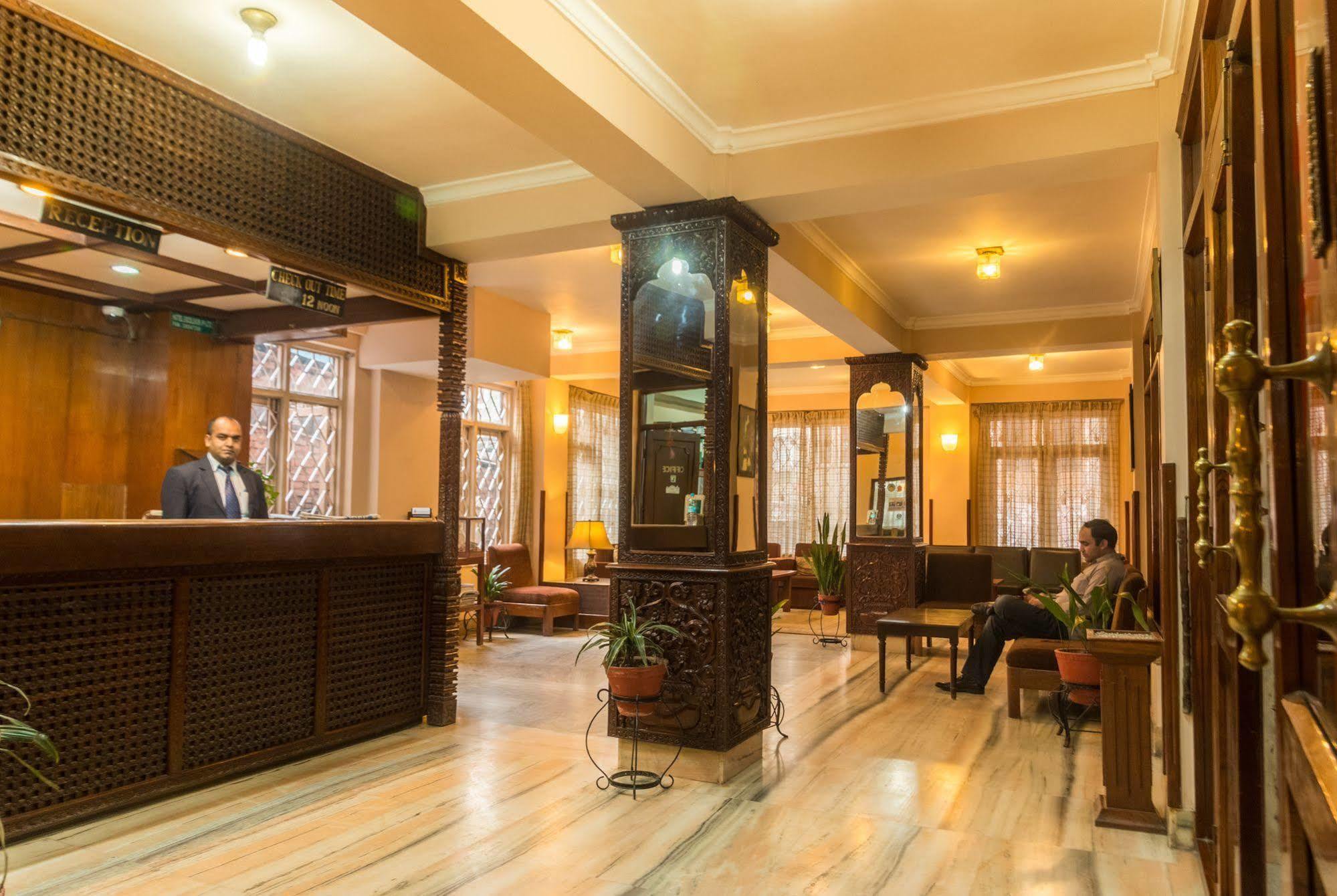 Hotel Excelsior Катманду Екстер'єр фото