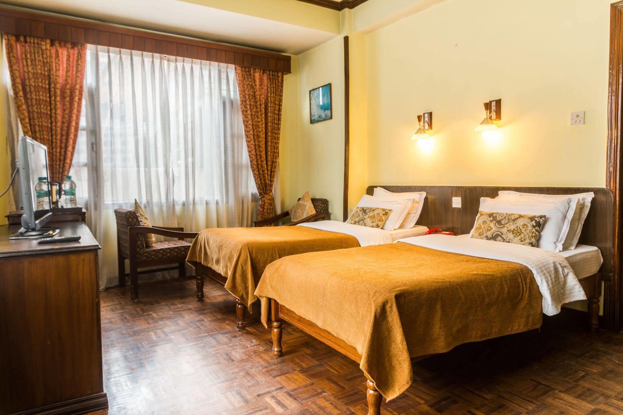 Hotel Excelsior Катманду Екстер'єр фото