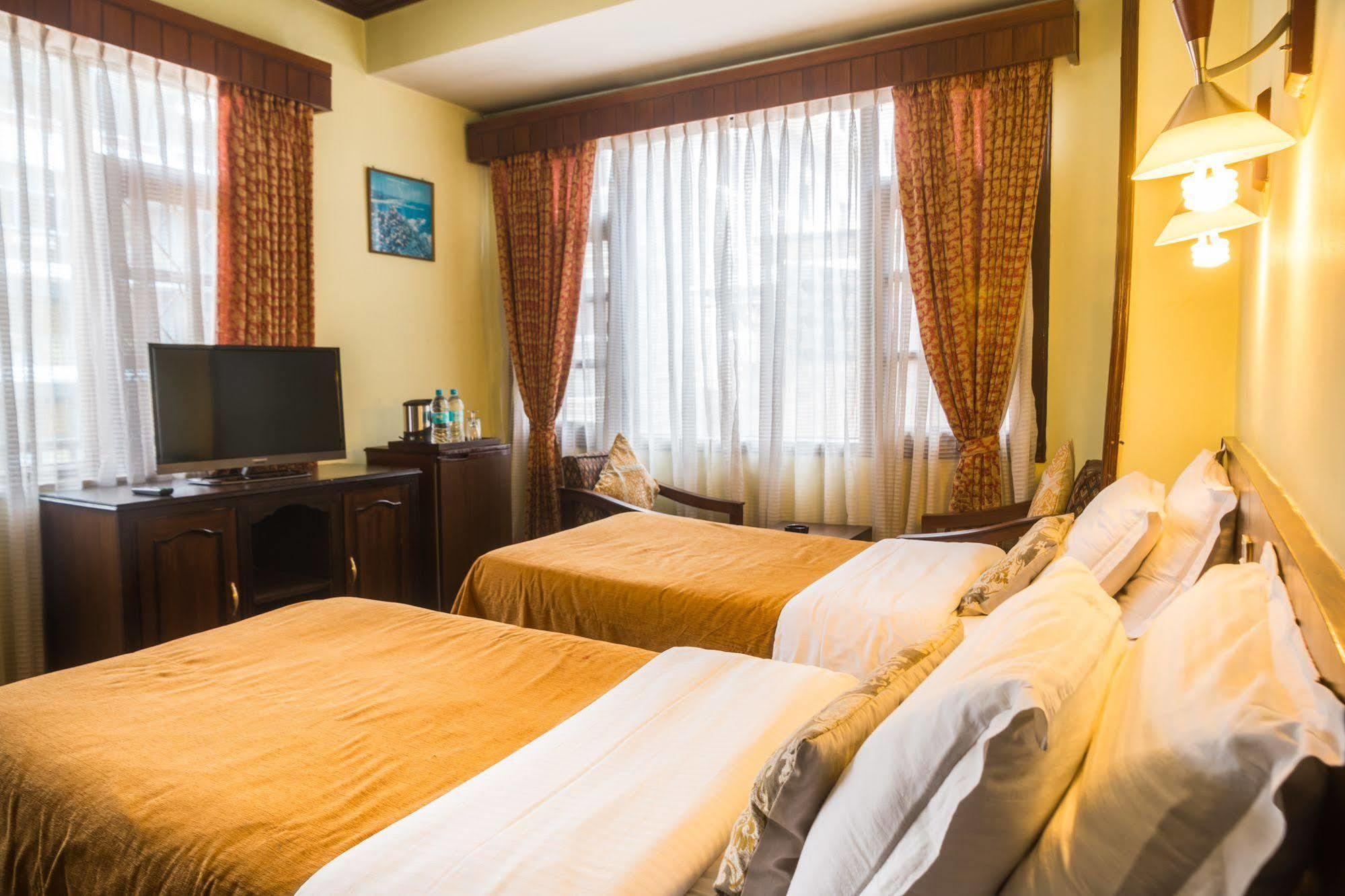 Hotel Excelsior Катманду Екстер'єр фото