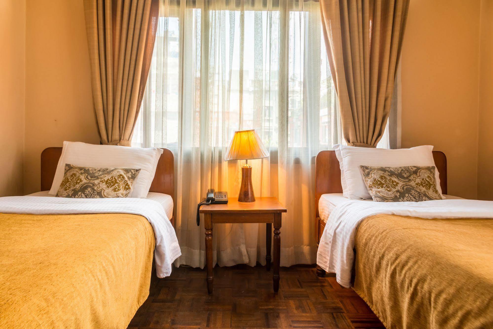 Hotel Excelsior Катманду Екстер'єр фото