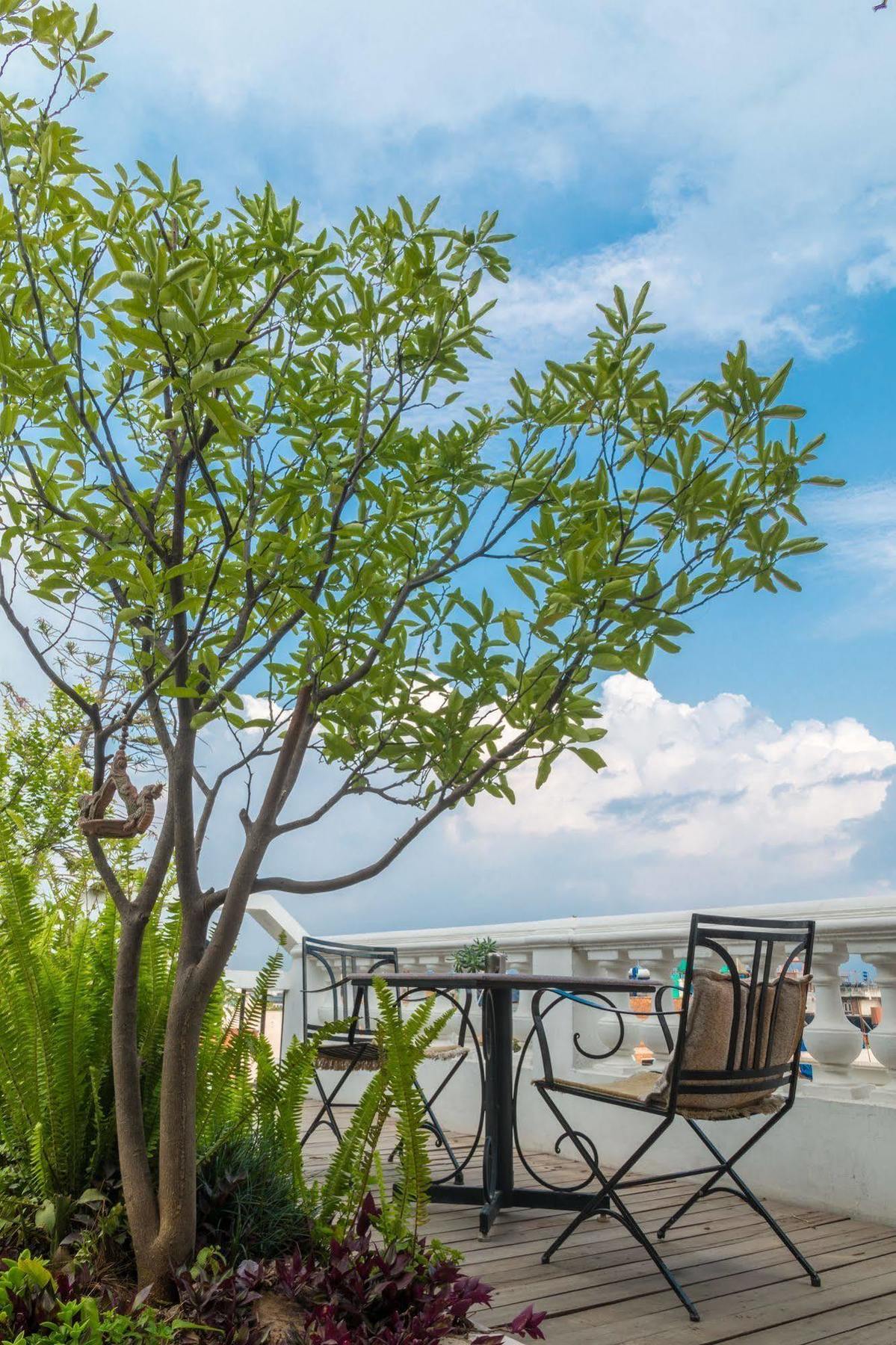 Hotel Excelsior Катманду Екстер'єр фото