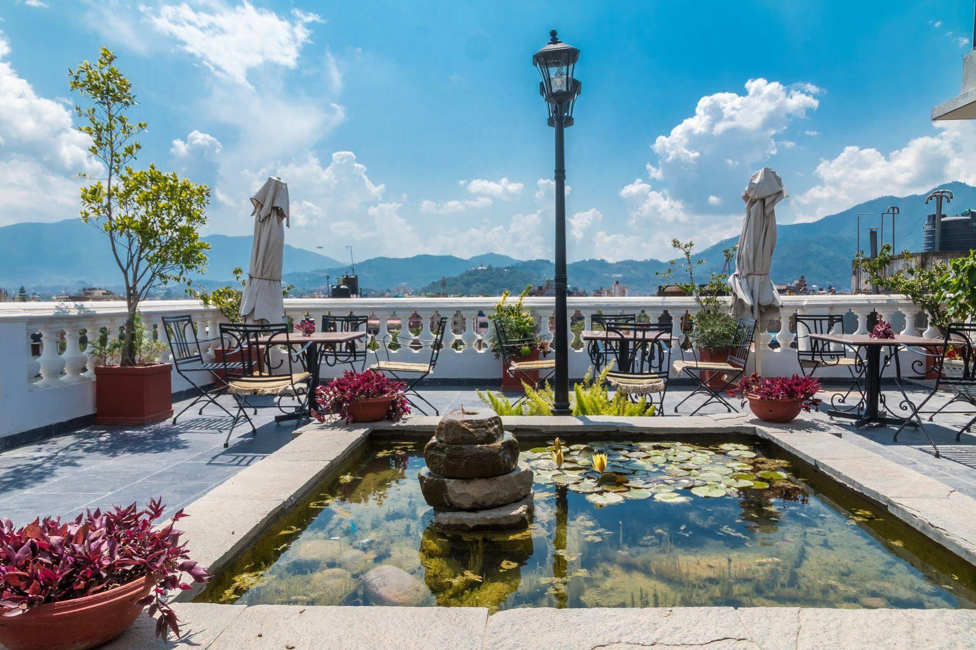 Hotel Excelsior Катманду Екстер'єр фото