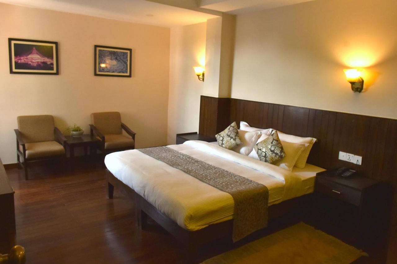 Hotel Excelsior Катманду Екстер'єр фото